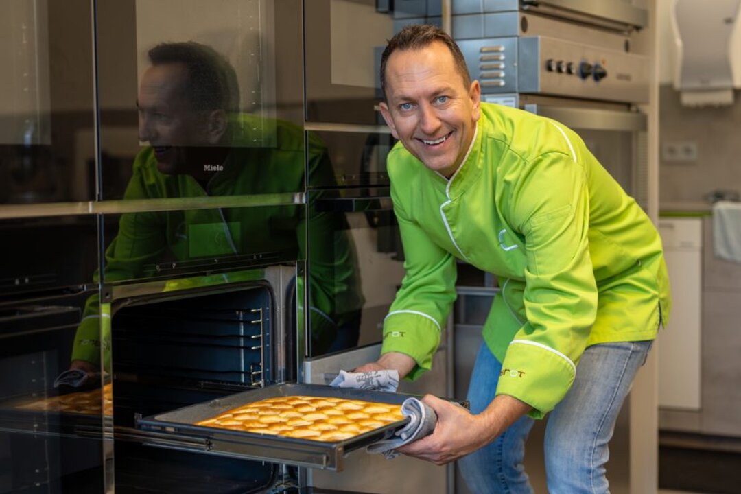 Christian Ofner beim Backen